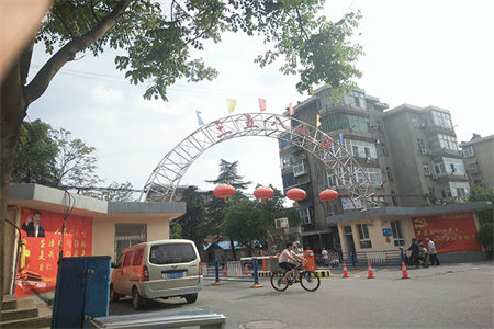 市中荣华里三期2室2厅1卫75m2简单装修